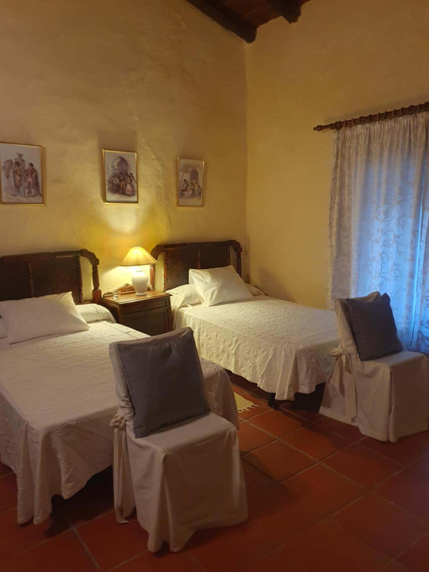 Hotel Rural El Vaqueril Navas Del Madrono ภายนอก รูปภาพ